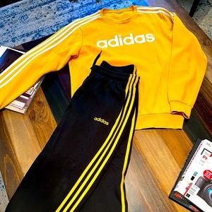 Adidas Sweats! Black & Yellow… Black & Yellow! Men’s Large!